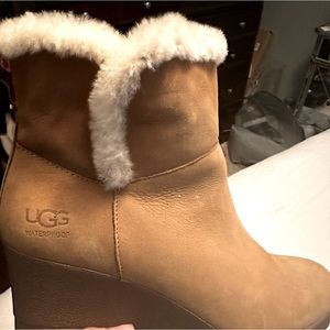 Ugg wedge booties size 8.5 lined caramel color
